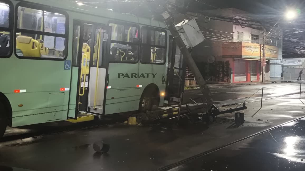 Foto 7 de 67 — TEMPORAL EM FOTOS: veja imagens de destruição em Araraquara